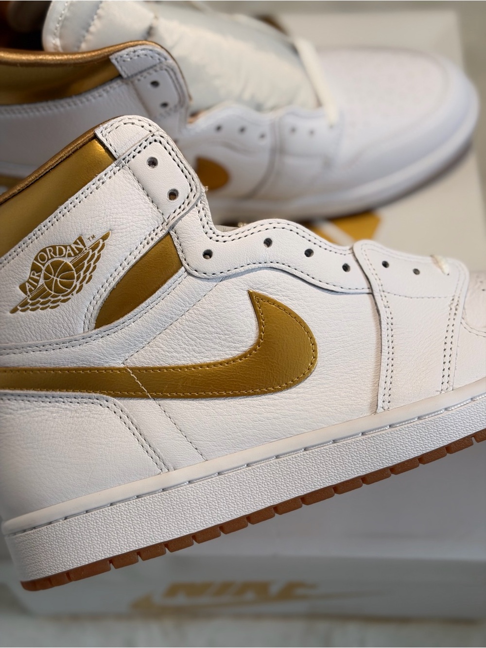 Air Jordan 1 Retro High OG "Metallic Gold" (Women's)